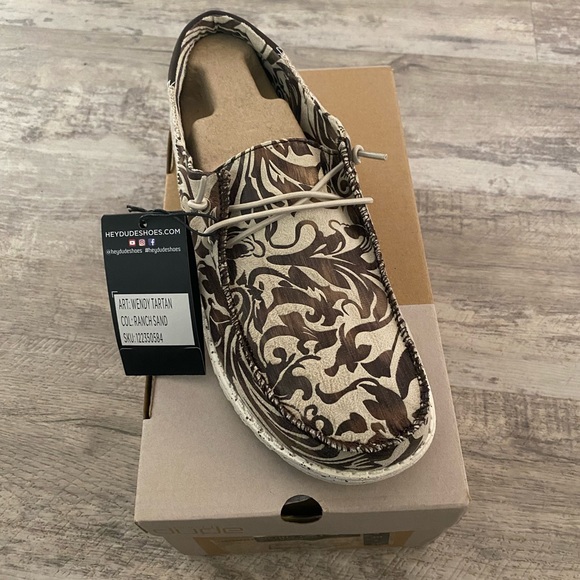 NWT and Box Hey Dude Wendy Tartan Buckle Exclusive - Picture 3 of 3